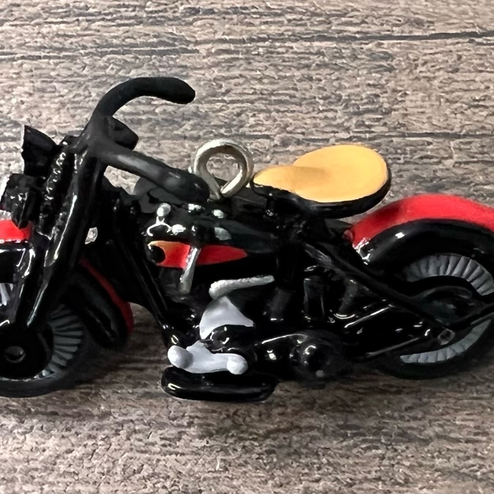Hallmark 2004 NEW 1933 Harley-Davidson Motorcycle Miniature Christmas Ornament - Picture 5 of 8